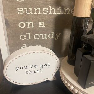 ($6) Speech Bubble Decor - Never Give Up